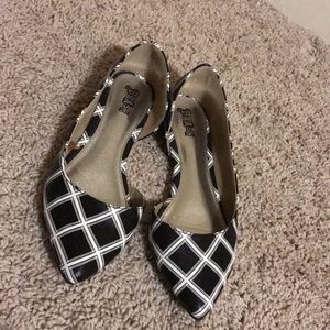 Black and White flats